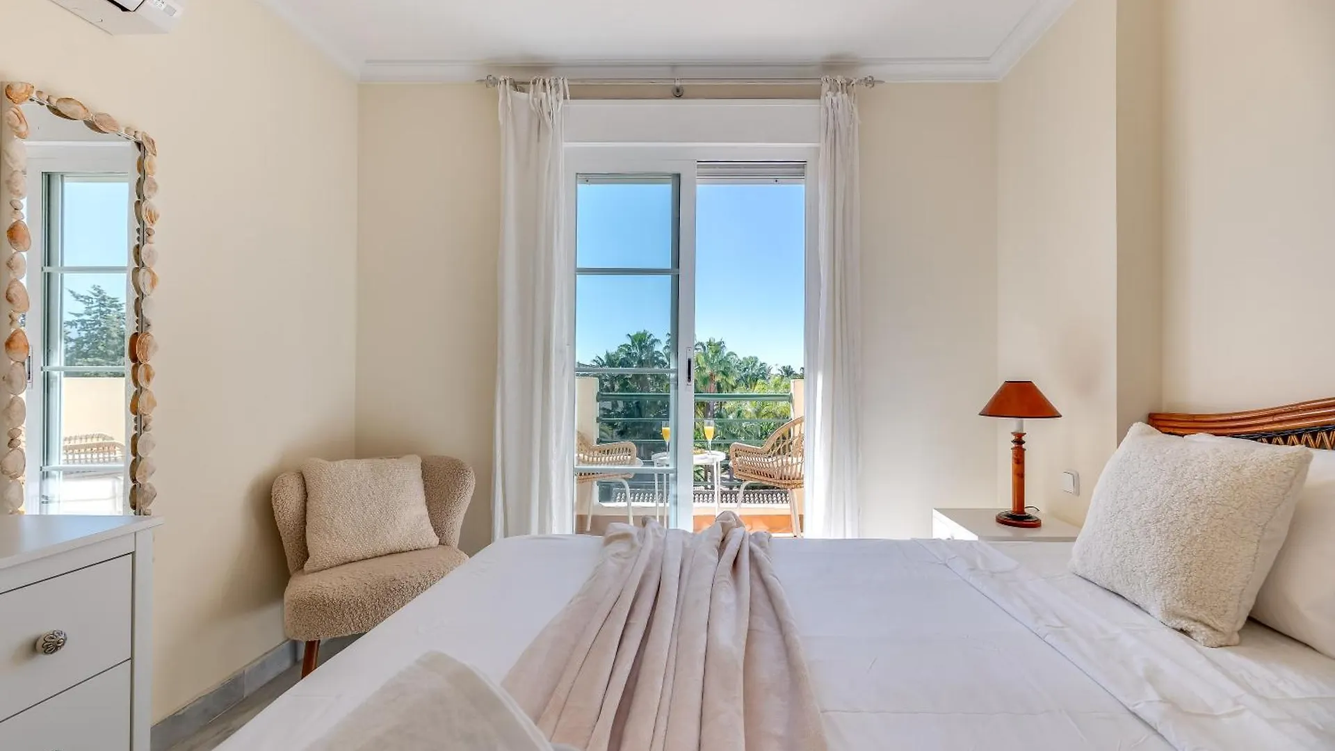 Daire Cozy 2 Bdrm Apt W Sea Views Next To Puerto Banus Marbella