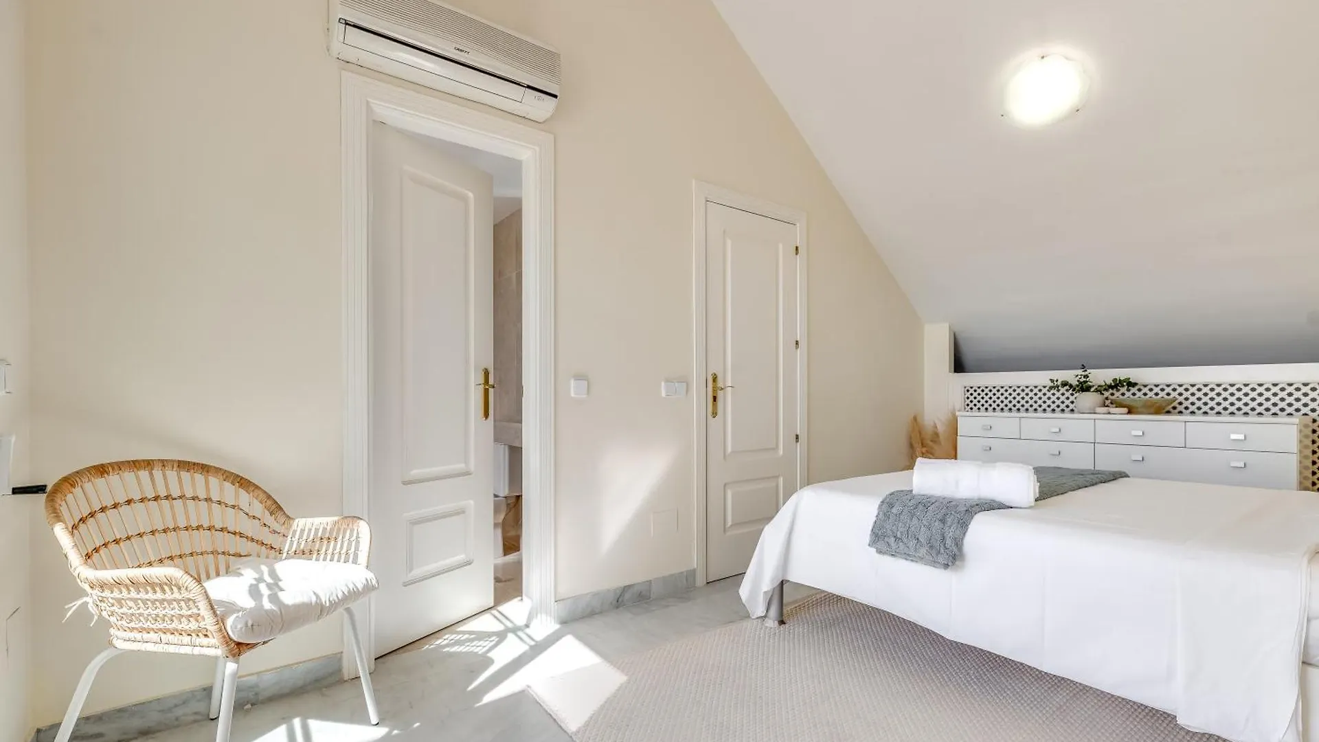 Daire Cozy 2 Bdrm Apt W Sea Views Next To Puerto Banus Marbella