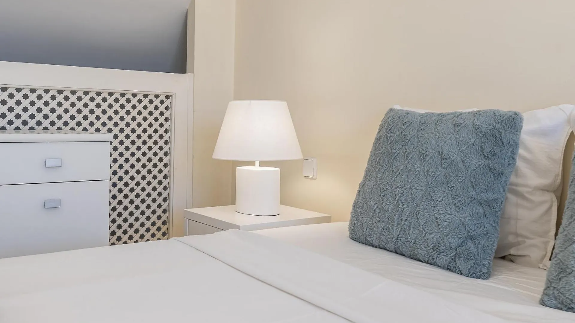 Daire Cozy 2 Bdrm Apt W Sea Views Next To Puerto Banus Marbella