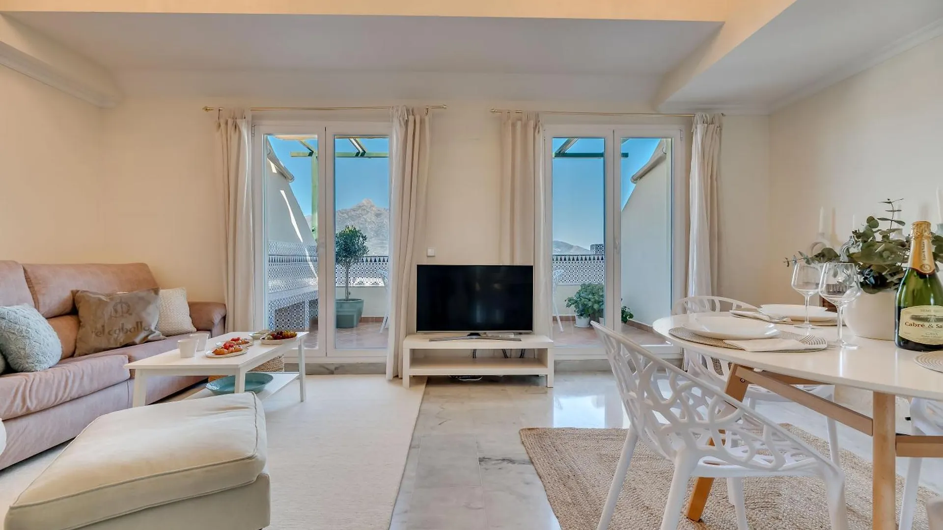 Daire Cozy 2 Bdrm Apt W Sea Views Next To Puerto Banus Marbella İspanya