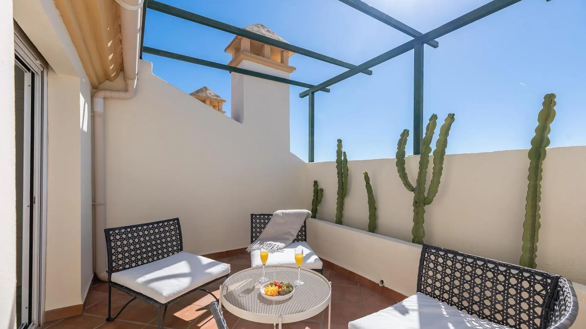 Cozy 2 Bdrm Apt W Sea Views Next To Puerto Banus Marbella Daire