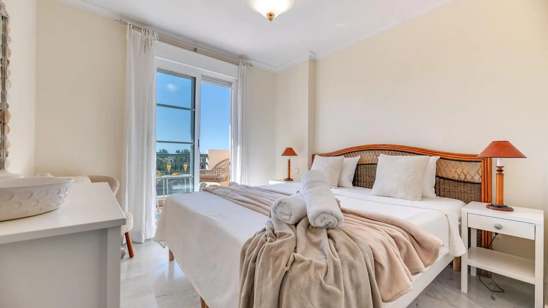 Cozy 2 Bdrm Apt W Sea Views Next To Puerto Banus Marbella Daire