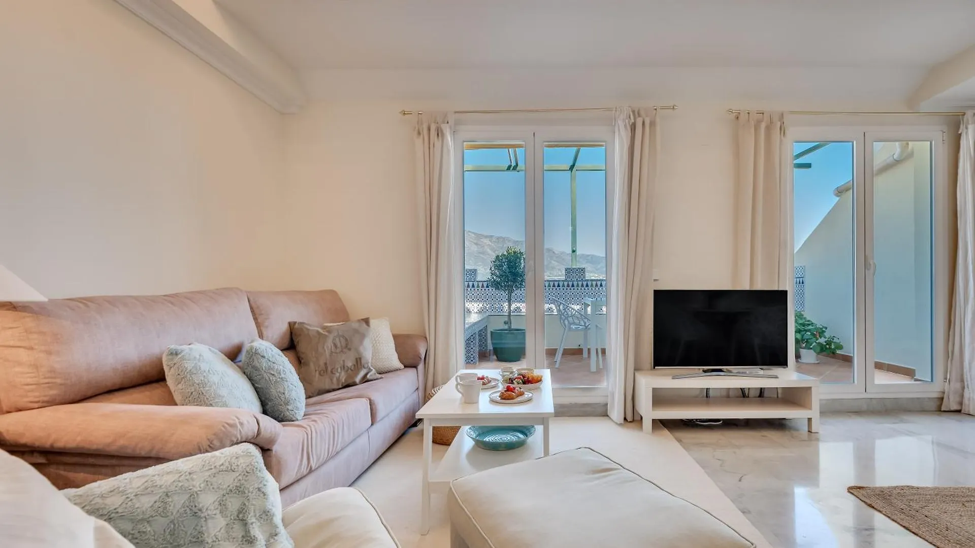 Cozy 2 Bdrm Apt W Sea Views Next To Puerto Banus Marbella 0*,