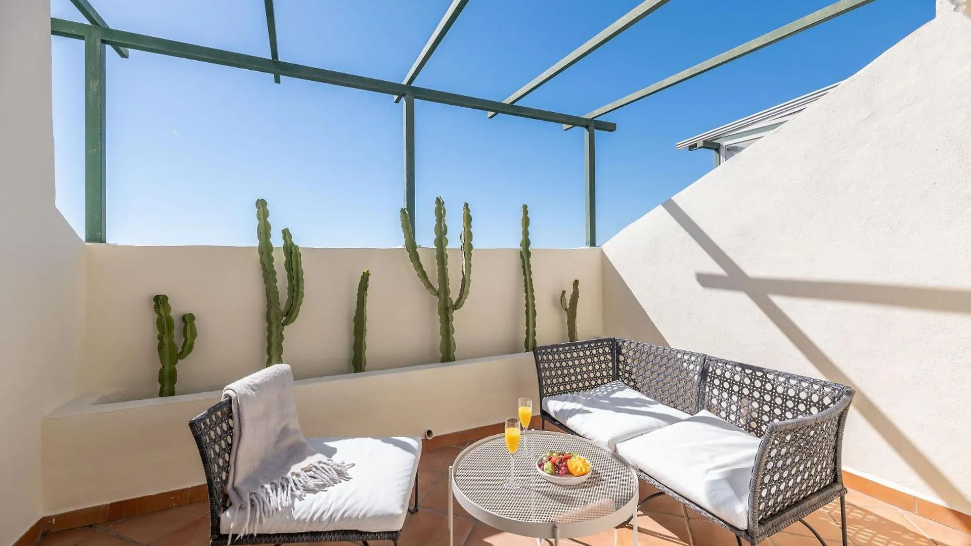 Cozy 2 Bdrm Apt W Sea Views Next To Puerto Banus Marbella