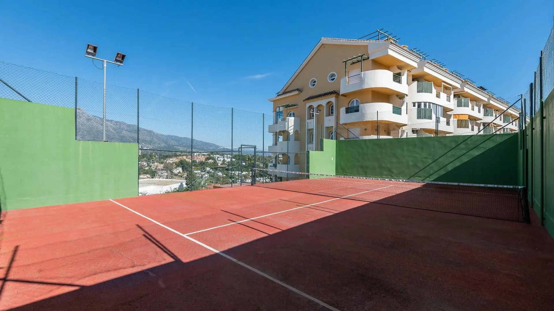 Cozy 2 Bdrm Apt W Sea Views Next To Puerto Banus Marbella