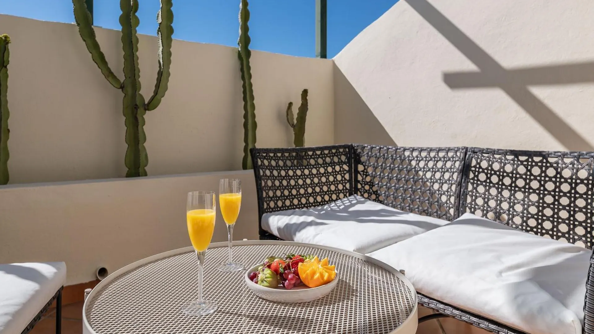 Cozy 2 Bdrm Apt W Sea Views Next To Puerto Banus Marbella 0*,
