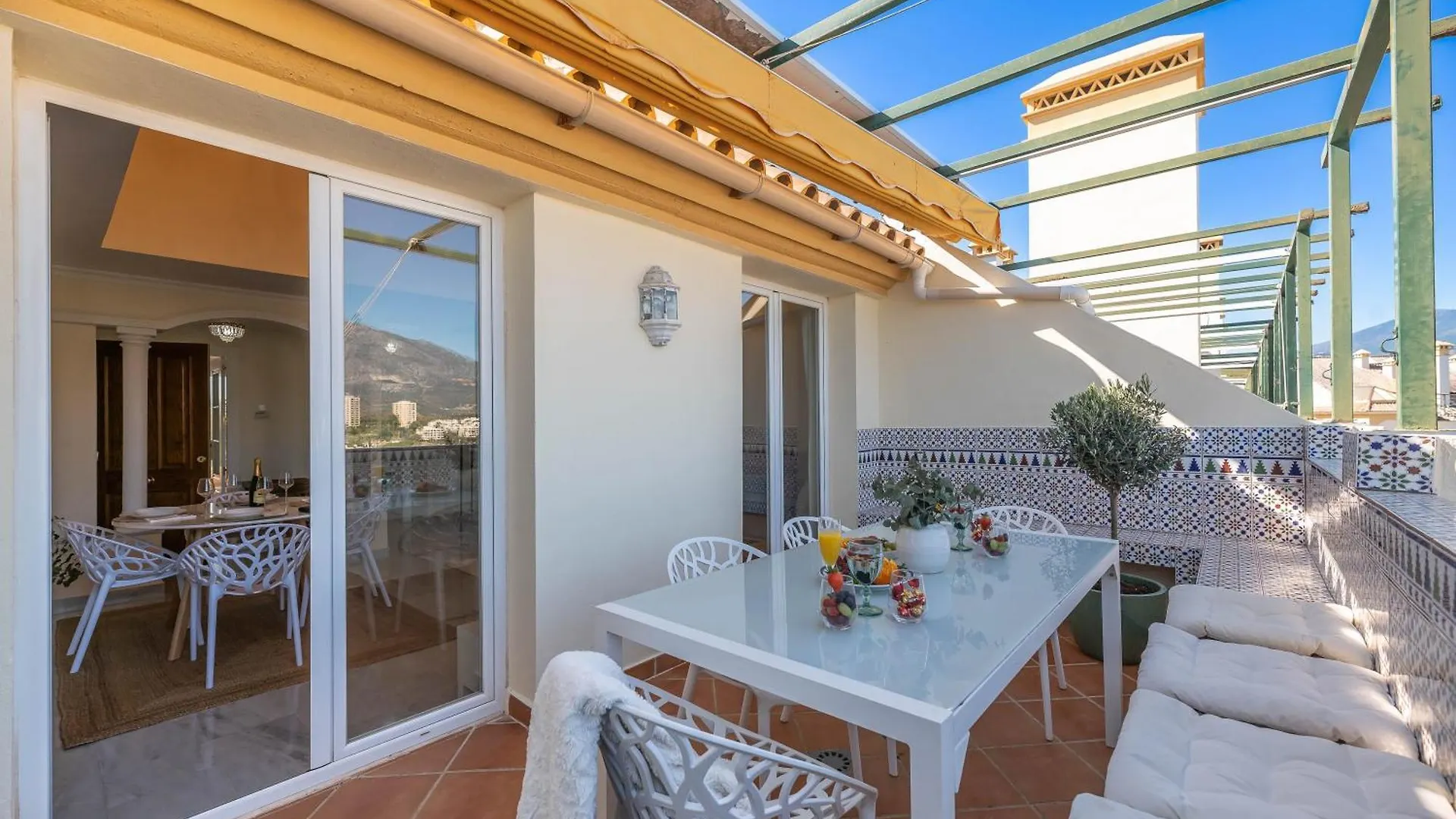 Cozy 2 Bdrm Apt W Sea Views Next To Puerto Banus Marbella